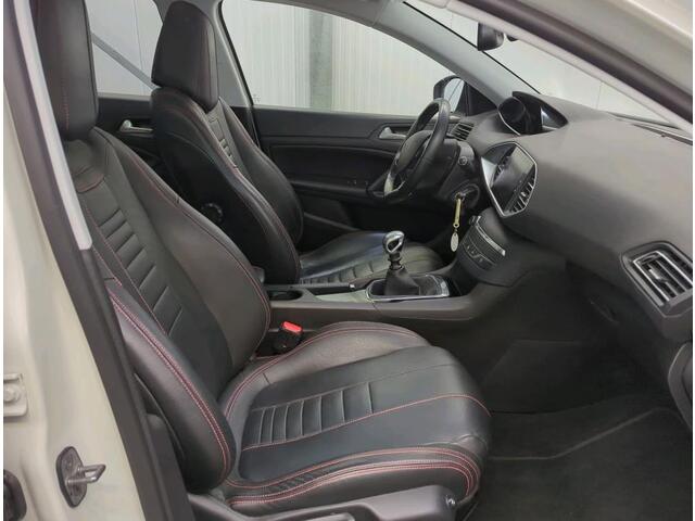 Peugeot 308 SW 1.5 HDi Blue Lease Executive / Panoramadak / Leder / Navigatie / *Distributie bij 93.903KM vervangen*
