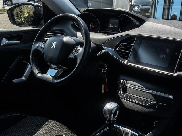 Peugeot 308 1.2 PureTech Blue Lease Prijs Inclusief Onderhoud & 12 Maand BOVAG Garantie | Trekhaak | Navigatie |