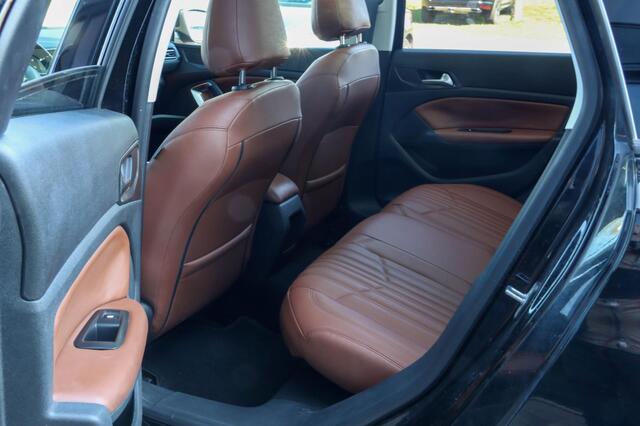 Peugeot 308 SW 1.2 PureTech Executive | Panodak | Leer |