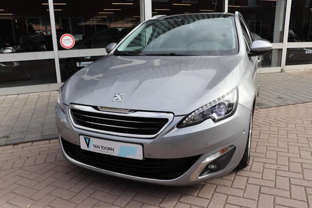 Peugeot 308 SW 1.2 PureTech Allure Automaat. Panoramadak, trekhaak.