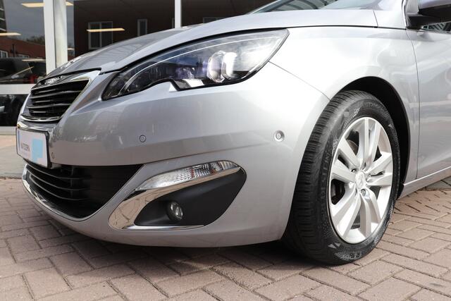 Peugeot 308 SW 1.2 PureTech Allure Automaat. Panoramadak, trekhaak.