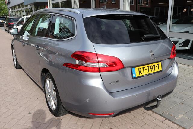Peugeot 308 SW 1.2 PureTech Allure Automaat. Panoramadak, trekhaak.