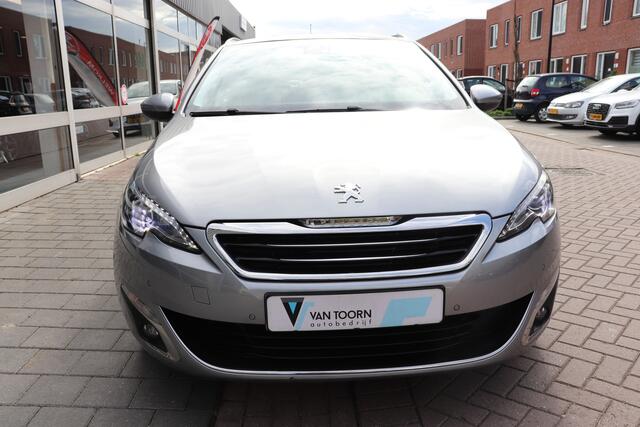 Peugeot 308 SW 1.2 PureTech Allure Automaat. Panoramadak, trekhaak.