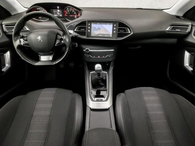 Peugeot 308 1.2 PureTech Sport (PANORAMADAK, APPLE CARPLAY, GROOT NAVI, PARKEERSENSOREN, SPORTSTOELEN, GETINT GLAS, CRUISE, LANE ASSIST, NIEUWSTAAT)