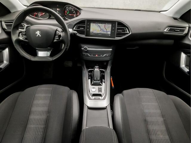 Peugeot 308 SW 1.2 PureTech Sport Automaat (PANORAMADAK, APPLE CARPLAY, STOELVERWARMING, ADAPTIVE CRUISE, SPORTSTOELEN, KEYLESS, GETINT GLAS, TREKHAAK, 360 CAMERA, NIEUWSTAAT)