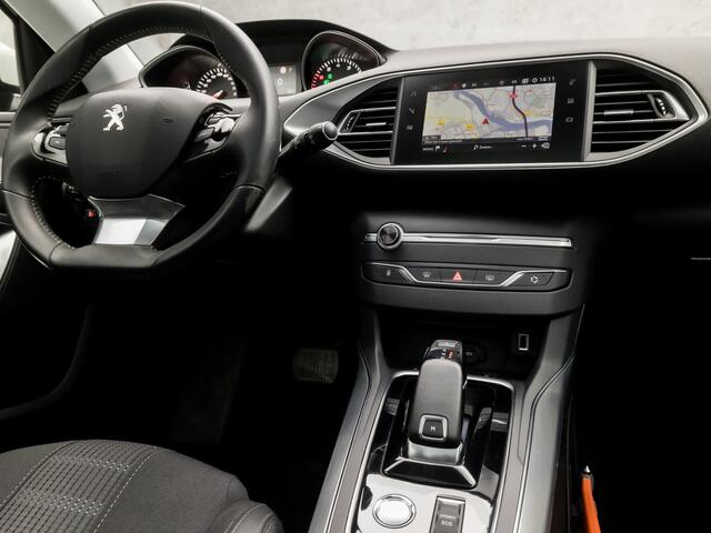 Peugeot 308 SW 1.2 PureTech Sport Automaat (PANORAMADAK, APPLE CARPLAY, STOELVERWARMING, ADAPTIVE CRUISE, SPORTSTOELEN, KEYLESS, GETINT GLAS, TREKHAAK, 360 CAMERA, NIEUWSTAAT)