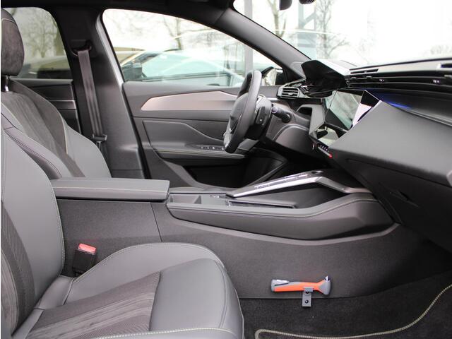 Peugeot 308 1.6 Plug-in Hybrid 180 GT Automaat | Navi / Panoramadak / Camera