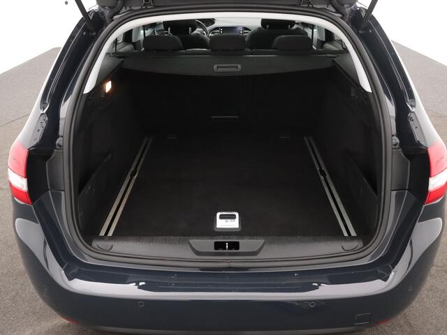 Peugeot 308 SW 1.2 131PK Automaat P.T Premium *Distributie 86.400KM vervangen* / Panoramadak / Pdc+Camera / Navigatie / Airco-ecc./ Apk okt-2025