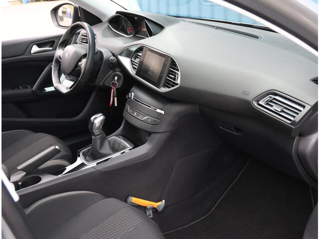 Peugeot 308 SW 1.2 110PK Style | 1ste Eigenaar | Navigatiesysteem | Cruise Control | Parkeersensoren | Panorama Dak | Climate Control | Trekhaak |