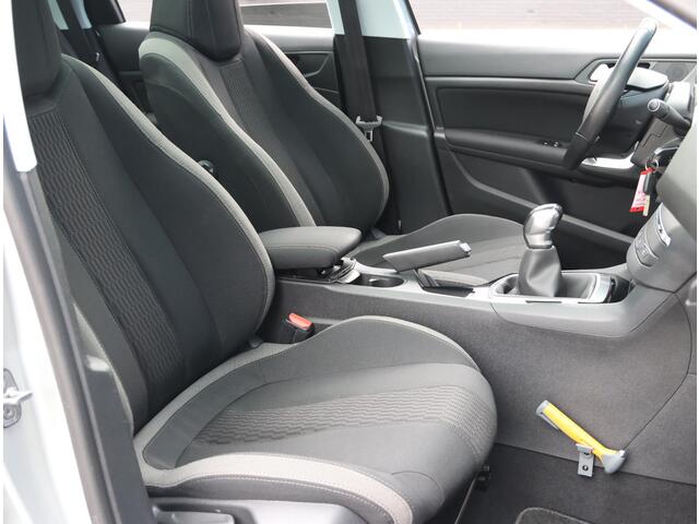 Peugeot 308 SW 1.2 110PK Style | 1ste Eigenaar | Navigatiesysteem | Cruise Control | Parkeersensoren | Panorama Dak | Climate Control | Trekhaak |