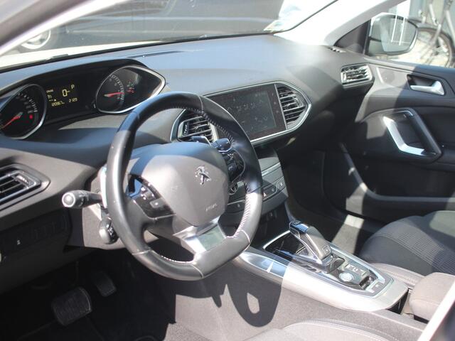 Peugeot 308 1.2 PureTech Allure CARPLAY, PANO, AUTOMAAT