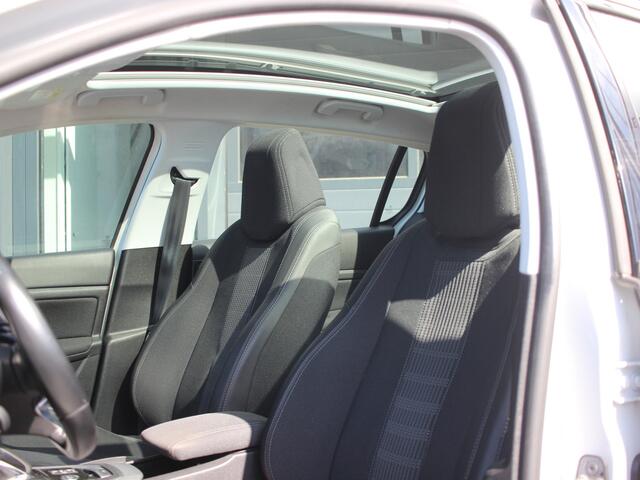 Peugeot 308 1.2 PureTech Allure CARPLAY, PANO, AUTOMAAT