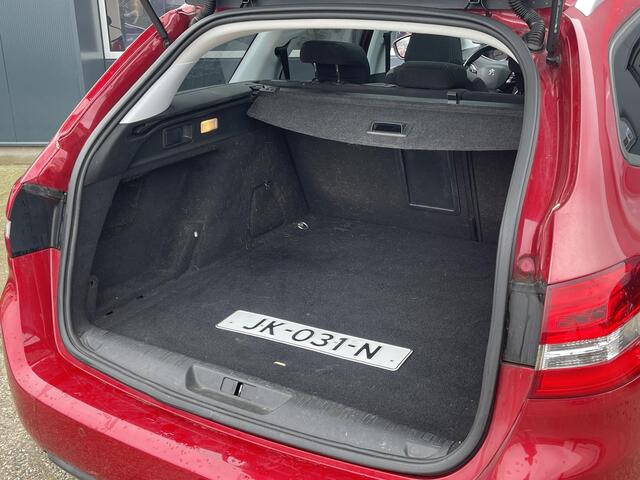 Peugeot 308 SW 1.2 PureTech Style | Familie Auto | Metallic | Trekhaak |