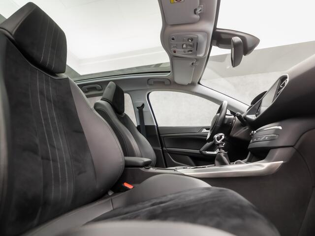 Peugeot 308 SW 1.2 PureTech Sport (PANORAMADAK, APPLE CARPLAY, GROOT NAVI, 360 CAMERA, LEDER/ALCANTARA, SPORTSTOELEN, GETINT GLAS, ADAPTIVE CRUISE, NIEUWE APK, NIEUWSTAAT)