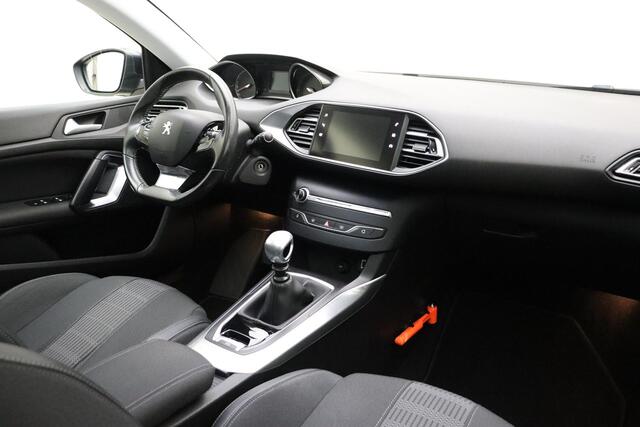 Peugeot 308 1.2 PureTech Allure | 130PK | Panoramadak | Navigatie | Climate Control | Camera | Lichtmetalen Velgen | Cruise Control |