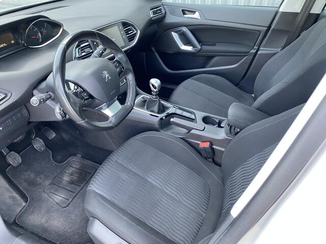 Peugeot 308 SW 1.2 PureTech Active 163Dkm. Clima, Navi, Stoelvw, Pano, CC, PDC v/a, LM, Trekh, nw. APK - Inruil Mogelijk -