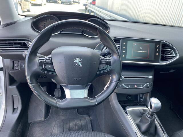 Peugeot 308 SW 1.2 PureTech Active 163Dkm. Clima, Navi, Stoelvw, Pano, CC, PDC v/a, LM, Trekh, nw. APK - Inruil Mogelijk -