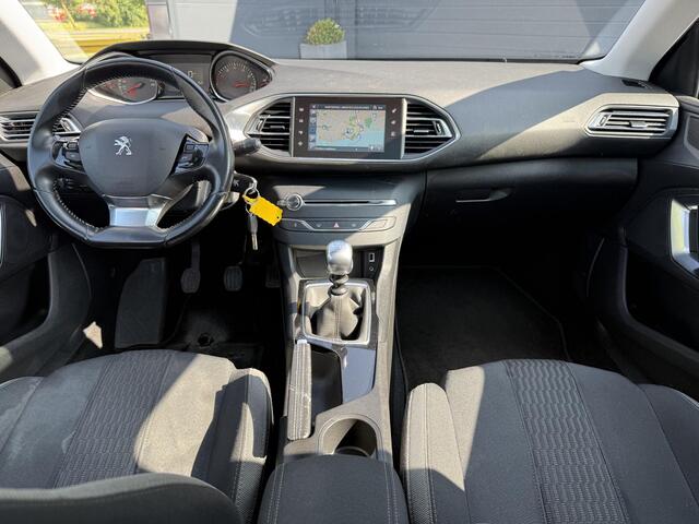 Peugeot 308 SW 1.2 PureTech Style 1e Eigenaar,Pano,Navi,131pk,Trekhaak,6 Bak,Clima,Cruise,Pdc,Lm Velgen,Dealer Onderhouden,Apk tot 11-2025