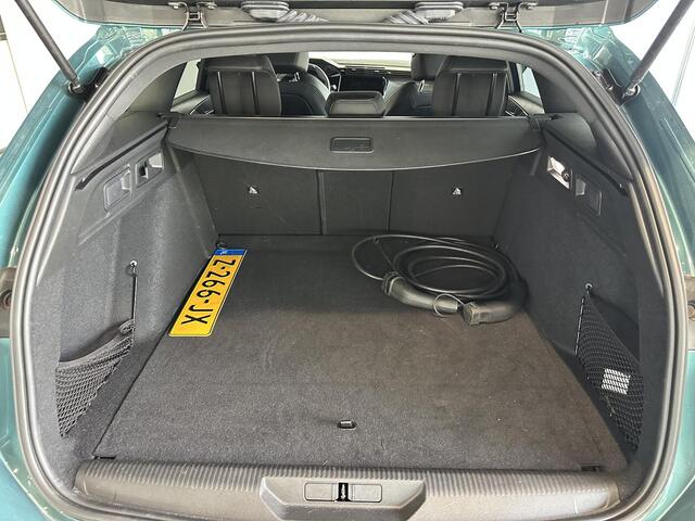 Peugeot 308 SW 1.6 Plug-in Hybrid 180 GT ACHTERUITRIJCAMERA | PARKEERSENSOREN VOOR-/ACHTER | STUUR-/STOELVERWARMING | APPLE CARPLAY/ANDROID AUTO