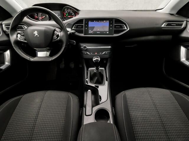 Peugeot 308 SW 1.2 PureTech Sport (PANORAMADAK, APPLE CARPLAY, GROOT NAVI, PARKEERSENSOREN, SPORTSTOELEN, GETINT GLAS, CRUISE, LANE ASSIST, NIEUWE APK, NIEUWSTAAT)