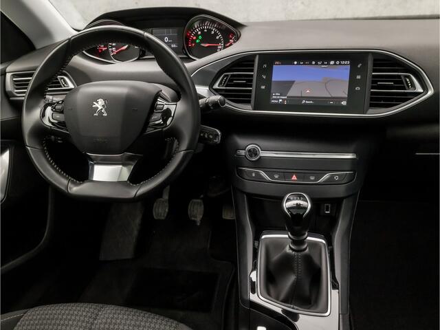 Peugeot 308 SW 1.2 PureTech Sport (PANORAMADAK, APPLE CARPLAY, GROOT NAVI, PARKEERSENSOREN, SPORTSTOELEN, GETINT GLAS, CRUISE, LANE ASSIST, NIEUWE APK, NIEUWSTAAT)