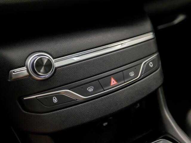 Peugeot 308 SW 1.2 PureTech Sport (PANORAMADAK, APPLE CARPLAY, GROOT NAVI, PARKEERSENSOREN, SPORTSTOELEN, GETINT GLAS, CRUISE, LANE ASSIST, NIEUWE APK, NIEUWSTAAT)