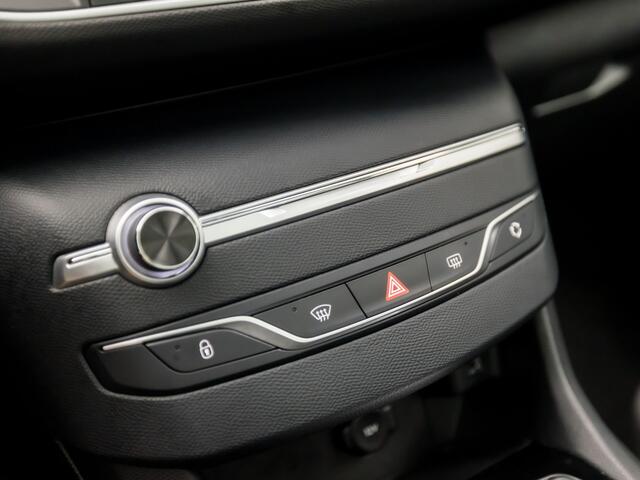 Peugeot 308 SW 1.2 PureTech Sport (PANORAMADAK, APPLE CARPLAY, GROOT NAVI, PARKEERSENSOREN, GETINT GLAS, SPORTSTOELEN, LANE ASSIST, CRUISE, NIEUWE APK, NIEUWSTAAT)