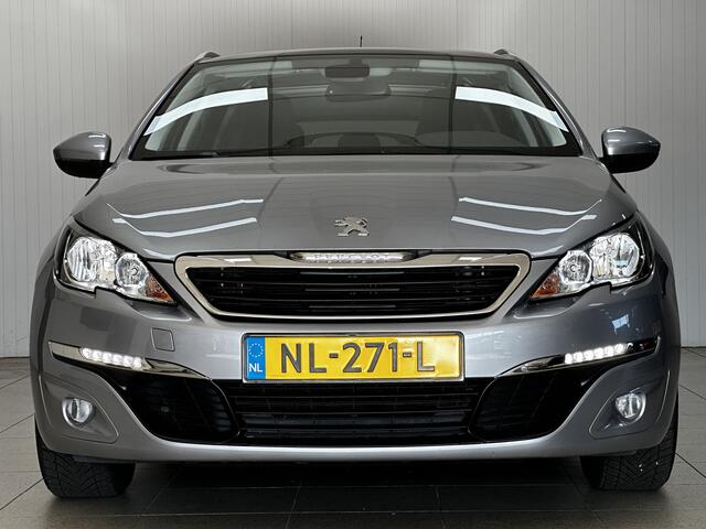 Peugeot 308 SW 1.2 PureTech Style/ D-Riem verv: 116.000 KM!/ Trekhaak/ 16'' LMV/ Panorama-Dak!/ DAB+/ Navi/ Clima/ Cruise/ Elek. pakket/ Isofix/ Bluetooth/ Multi. LEDER. Stuur/ Mistl./ PDC/ Extra getint glas.