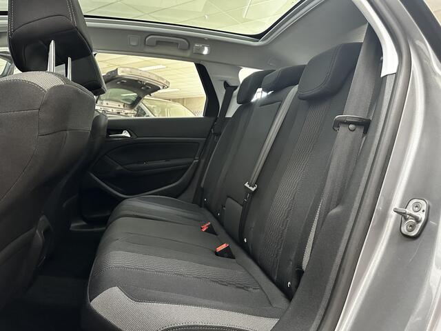 Peugeot 308 SW 1.2 PureTech Style/ D-Riem verv: 116.000 KM!/ Trekhaak/ 16'' LMV/ Panorama-Dak!/ DAB+/ Navi/ Clima/ Cruise/ Elek. pakket/ Isofix/ Bluetooth/ Multi. LEDER. Stuur/ Mistl./ PDC/ Extra getint glas.