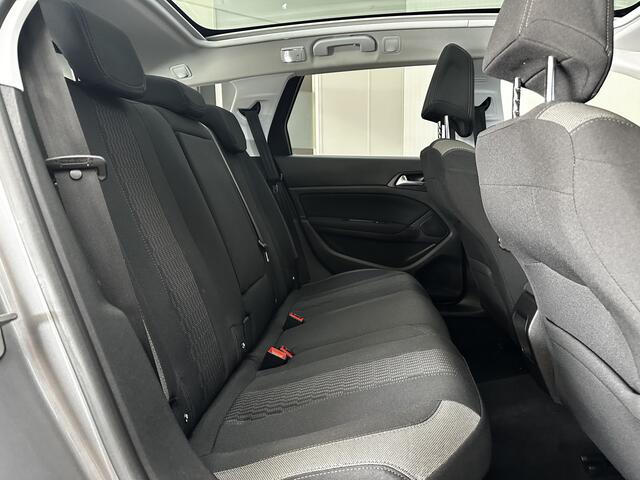 Peugeot 308 SW 1.2 PureTech Style/ D-Riem verv: 116.000 KM!/ Trekhaak/ 16'' LMV/ Panorama-Dak!/ DAB+/ Navi/ Clima/ Cruise/ Elek. pakket/ Isofix/ Bluetooth/ Multi. LEDER. Stuur/ Mistl./ PDC/ Extra getint glas.