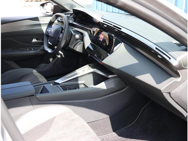 Peugeot 308 SW 1.6 Plug-in Hybrid 180PK GT | Schuif/Kanteldak | AppleCarPlay/AndroidAuto | 18"LMV | Navigatie | Adaptive Cruise Control | Climate Control | 360'Camera | Keyless entry | Alcantara/Leer | Privacy Glass |