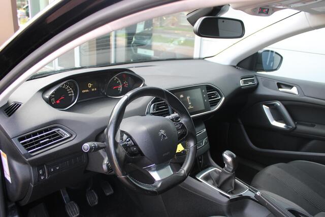 Peugeot 308 SW 1.2 PureTech Style TREKHAAK - PANORAMADAK - NAVIGATIE