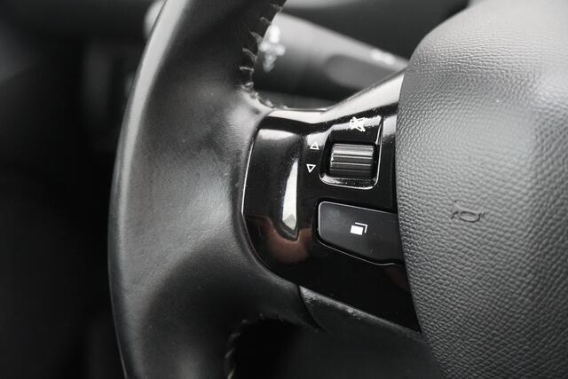 Peugeot 308 BWJ 2021 / 1.2 PT 111 PK Active Pack | VIRT COCKPIT | TREKHAAK | CLIMA | CARPLAY | NAVI | CRISE | DAB | LICHTMETAAL |