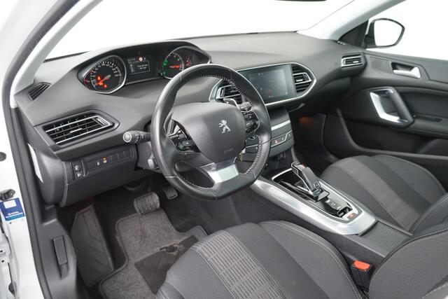 Peugeot 308 SW BWJ 2020 1.2 131 PK Blue Lease Premium AUTOMAAT / CARPLAY / PANORAMADAK / CAMERA / HALF LEDER / NAVI / CLIMA / CRUISE / BLUETOOTH / LANE ASSIST / PARKEERSENSOREN / LMV 16 INCH / DAB / MULTIFUNCT. STUUR / ISOFIX / LED