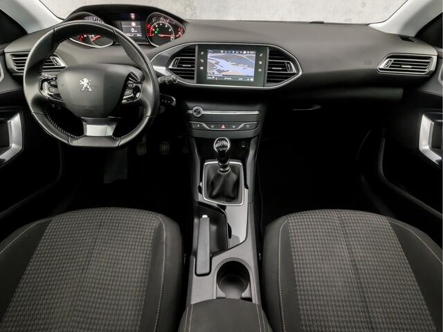 Peugeot 308 SW 1.2 PureTech Sport (PANORAMADAK, APPLE CARPLAY, GROOT NAVI, GETINT GLAS, SPORTSTOELEN, PARKEERSENSOREN, CRUISE, LANE ASSIST, NIEUWE APK, NIEUWSTAAT)