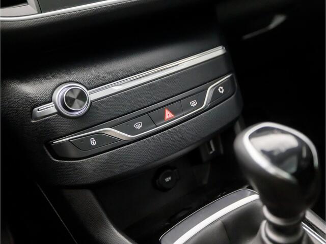Peugeot 308 SW 1.2 PureTech Sport (PANORAMADAK, APPLE CARPLAY, GROOT NAVI, GETINT GLAS, SPORTSTOELEN, PARKEERSENSOREN, CRUISE, LANE ASSIST, NIEUWE APK, NIEUWSTAAT)