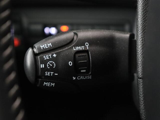 Peugeot 308 1.6 BlueHDI Premium | Automaat | Panoramadak | Leder | Camera | Carplay | Navigatie | Climate control | Parkeerhulp | Cruise control