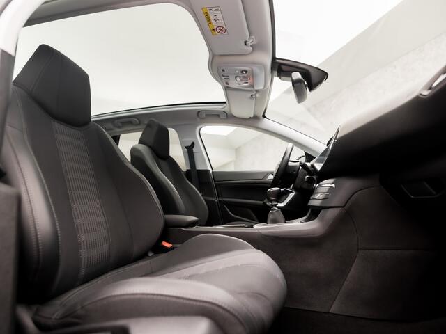 Peugeot 308 SW 1.2 PureTech Sport (PANORAMADAK, APPLE CARPLAY, GROOT NAVI, 360 CAMERA, TREKHAAK, LEDER, SPORTSTOELEN, PARKEERSENSOREN, GETINT GLAS, CRUISE, NIEUWE APK, NIEUWSTAAT)