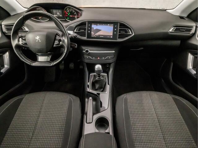 Peugeot 308 1.2 PureTech Sport (PANORAMADAK, APPLE CARPLAY, GROOT NAVI, GETINT GLAS, SPORTSTOELEN, LANE ASSIST, LM VELGEN, PARKEERSENSOREN, NIEUWE APK, NIEUWSTAAT)
