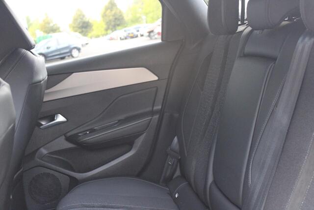 Peugeot 308 SW 1.2 130PK GT | 360° CAMERA | ELEKTRISCH BEDIENBARE ACHTERKLEP | FULL LED KOPLAMPEN | NAVIGATIE | DRAADLOZE APPLE CARPLAY/ANDROID AUTO | DRAADLOZE TELEFOONLADER | LICHTMETALEN VELGEN 18" "BLACK" | DODEHOEK DETECTIE | ADAPTIVE CRUISE CONTROL | KEYLESS EN