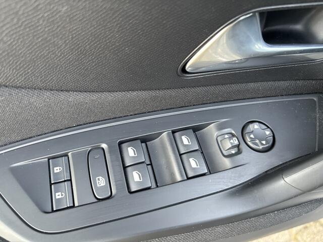 Peugeot 308 1.2 Hybrid 136 e-DCS6 Active Pack Business | Adaptive Cruise Control | Climate Control | DAB |
