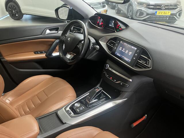 Peugeot 308 SW PREMIUM/PANO/XENON/LEER/BLIND SP/TREKH/ENZ 1.2 PureTech Blue Lease Premium