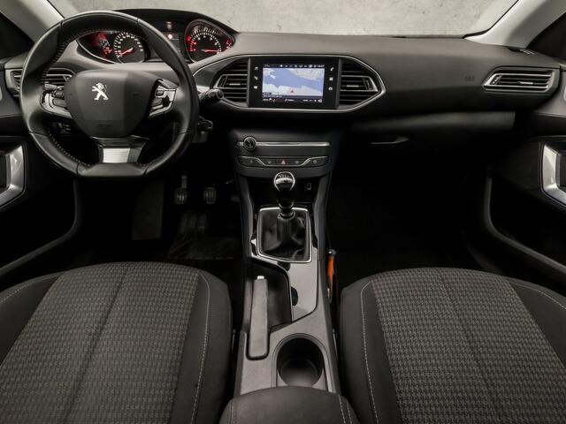 Peugeot 308 SW 1.2 PureTech Sport (PANORAMADAK, APPLE CARPLAY, GROOT NAVI, 360 CAMERA, SPORTSTOELEN, GETINT GLAS, PARKEERSENSOREN, CRUISE, LANE ASSIST, NIEUWE APK, NIEUWSTAAT)