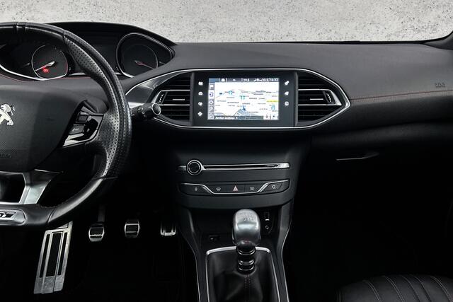 Peugeot 308 SW 1.6 e-THP GT 205 | Camera | Panoramadak | Leder | Trekhaak | Stoelverwarming