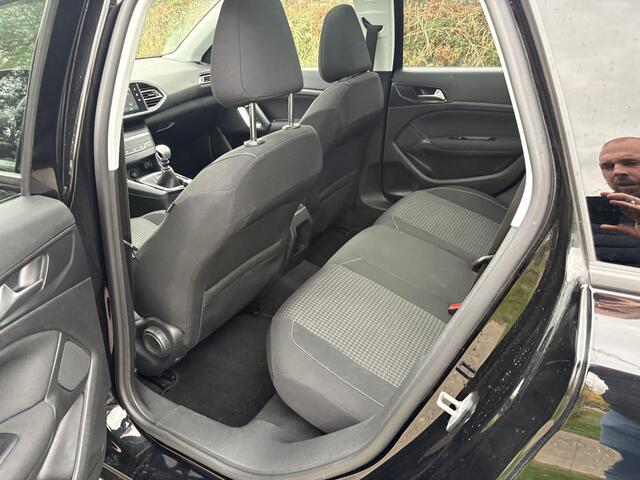 Peugeot 308 SW 1.2 PureTech Blue Lease Executive / PANORAMADAK / NAVI / CRUISE