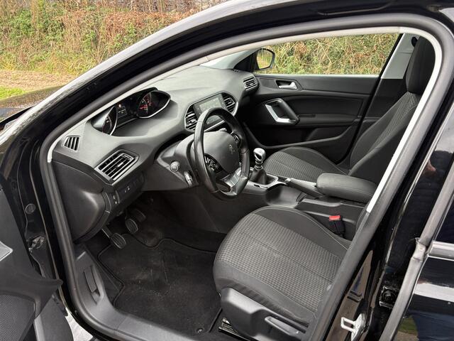 Peugeot 308 SW 1.2 PureTech Blue Lease Executive / PANORAMADAK / NAVI / CRUISE