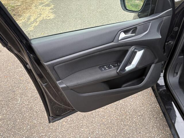 Peugeot 308 SW 1.2 PureTech Blue Lease Executive / PANORAMADAK / NAVI / CRUISE