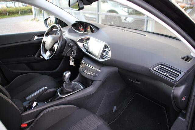 Peugeot 308 1.2 PureTech 110pk Style Airco Navi Trekhaak Dealer onderhouden