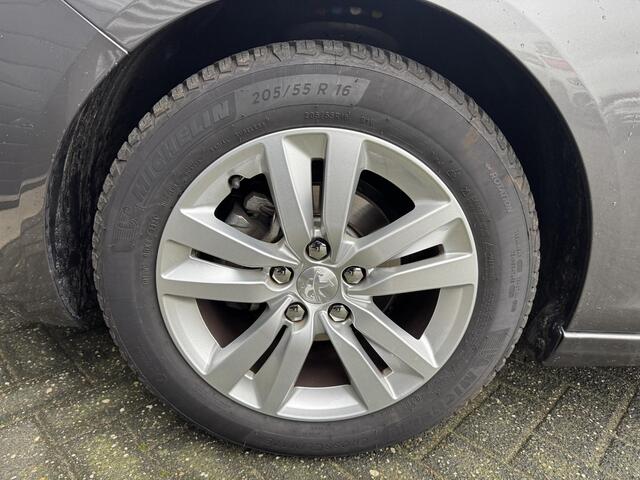 Peugeot 308 1.2 PureTech Blue Lion | Panoramadak | Navigatie | Lichtmetalen Velgen | Parkeersensoren |
