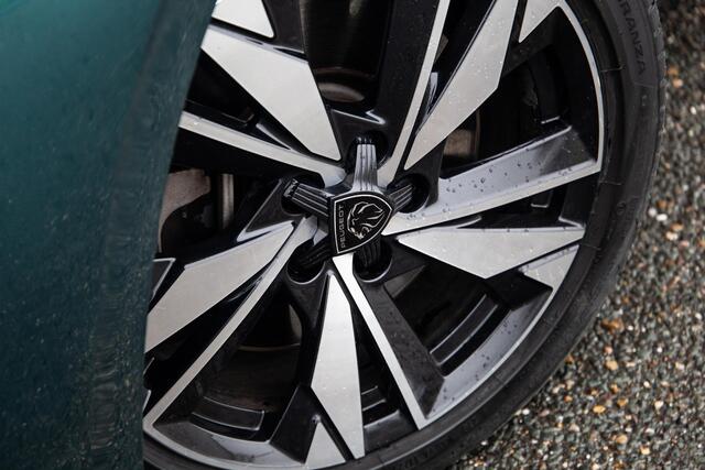 Peugeot 308 SW 1.6 HYbrid 180 Allure Pack Business AIRCO / CRUISE CONTROLE / CARPLAY / PLUG IN HYBRID / STOELVERWARMING